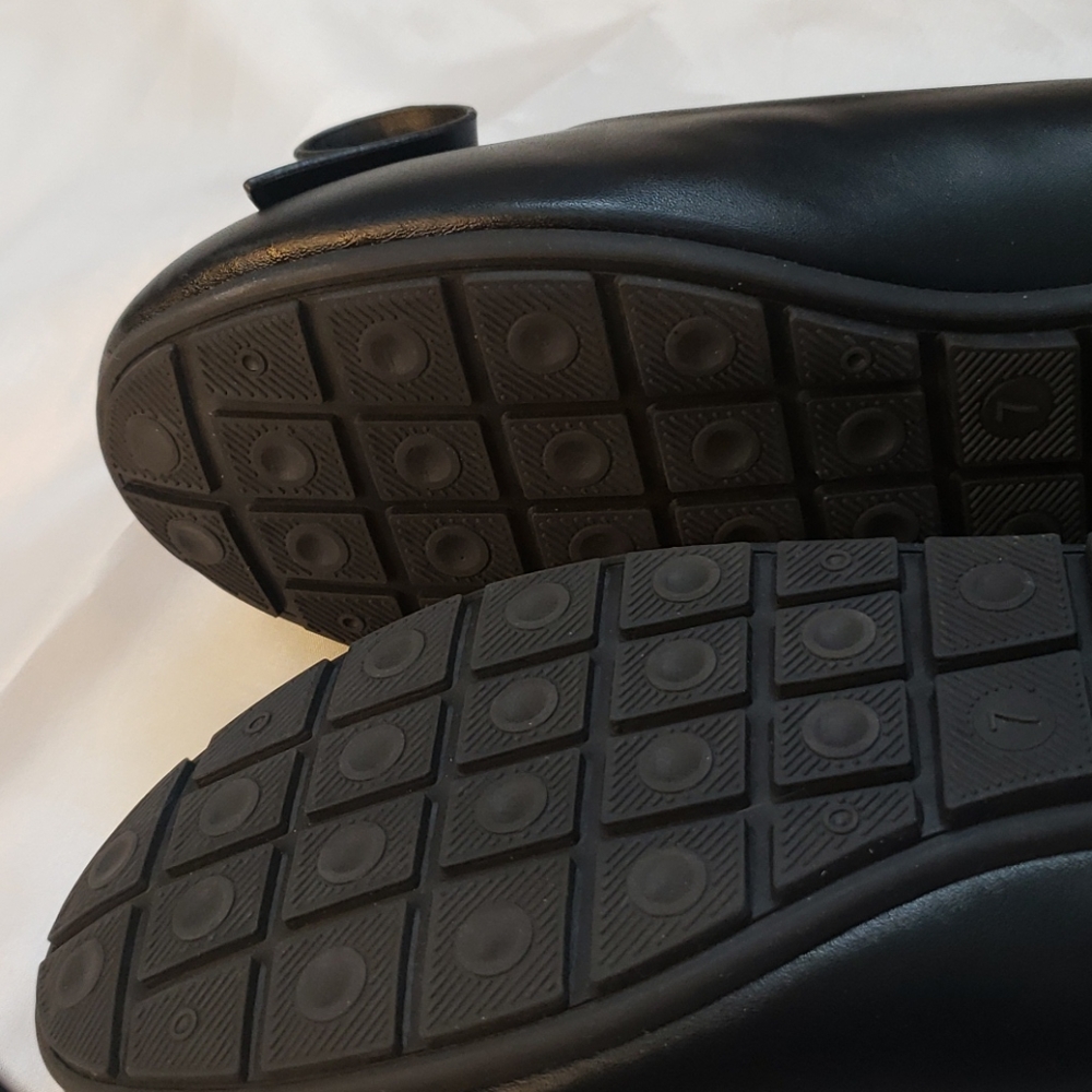 Shoes - Picture 6 of 9
